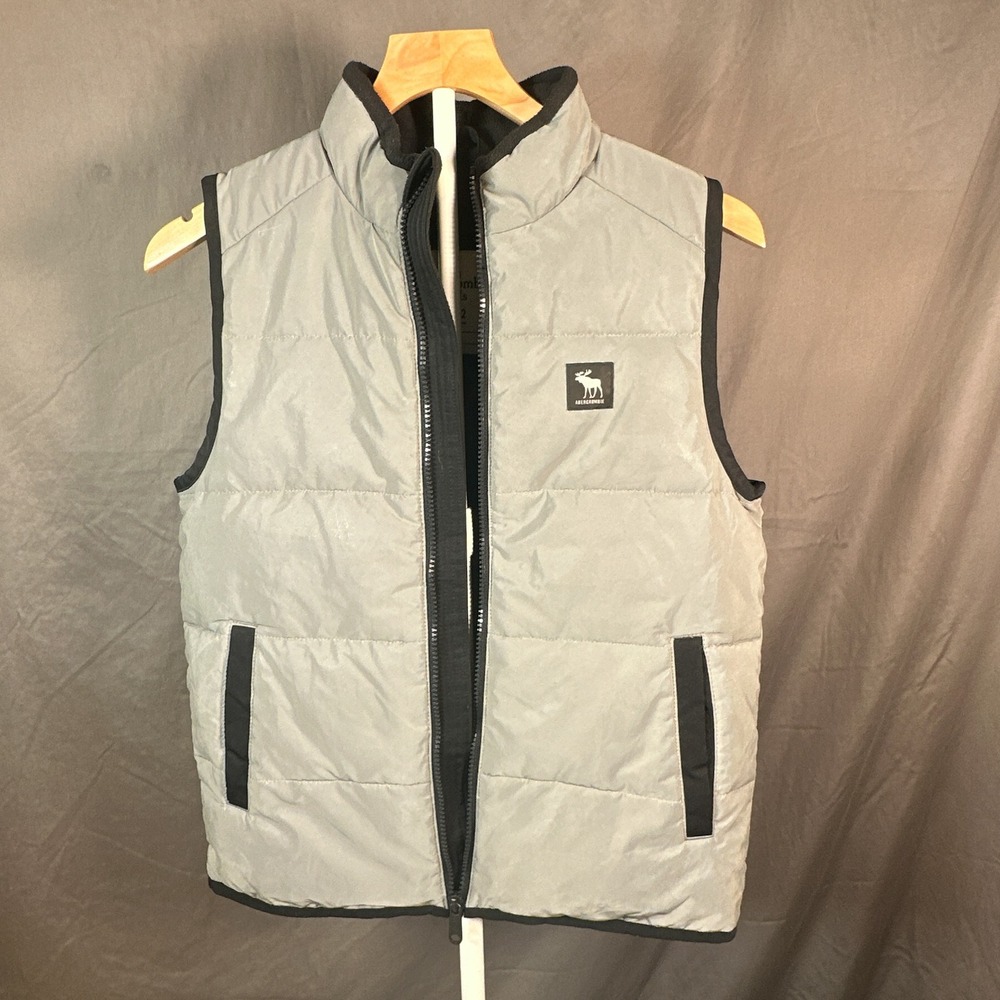 Abercrombie Kids Reflective Puffer Vest Silver Grey Size 11/12 Full Zip Quilted